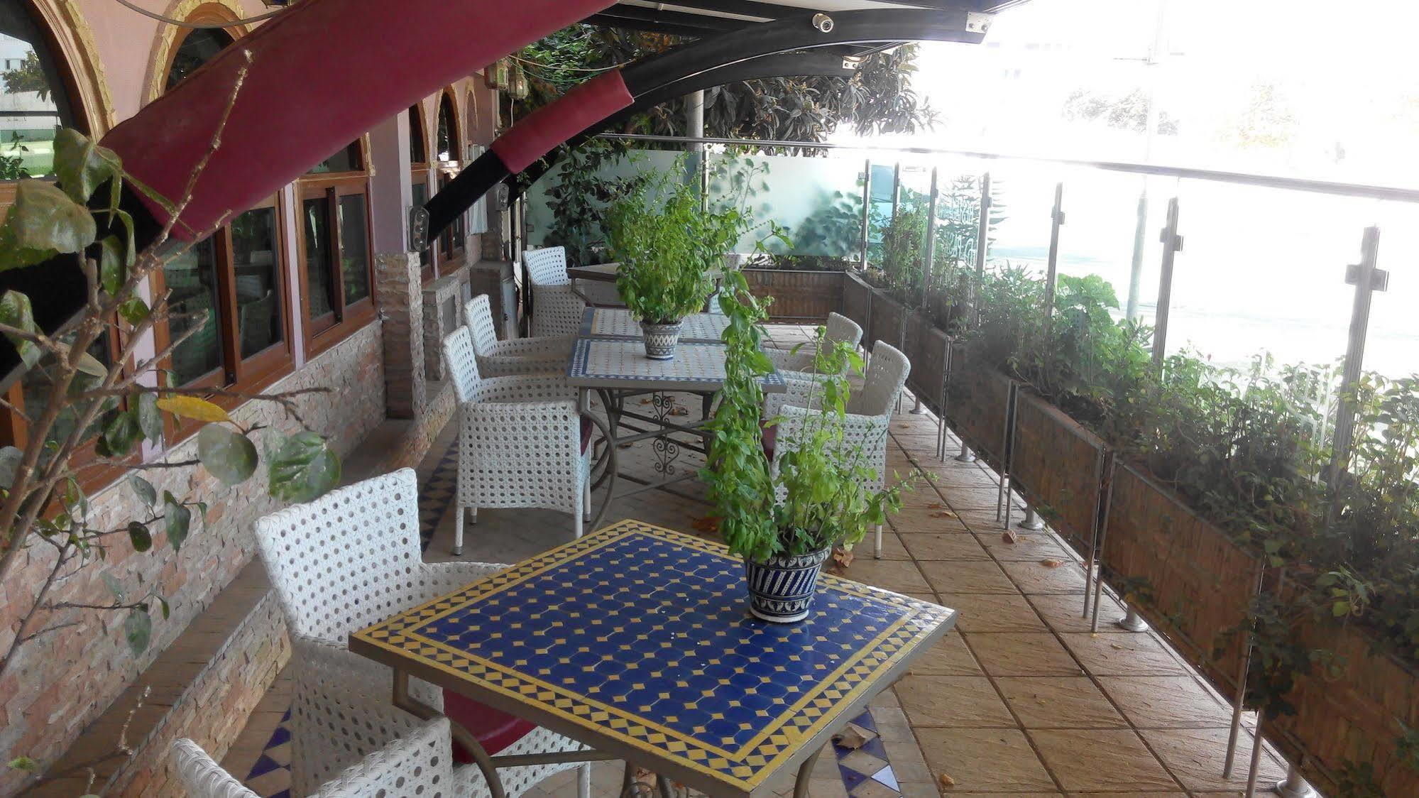 Pasta Plaza Hotel Arzila Exterior foto
